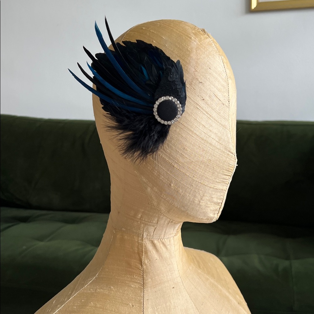 FEATHER FASCINATOR TEA PARTY BLUE AND BLACK HAIR ACCESSORY